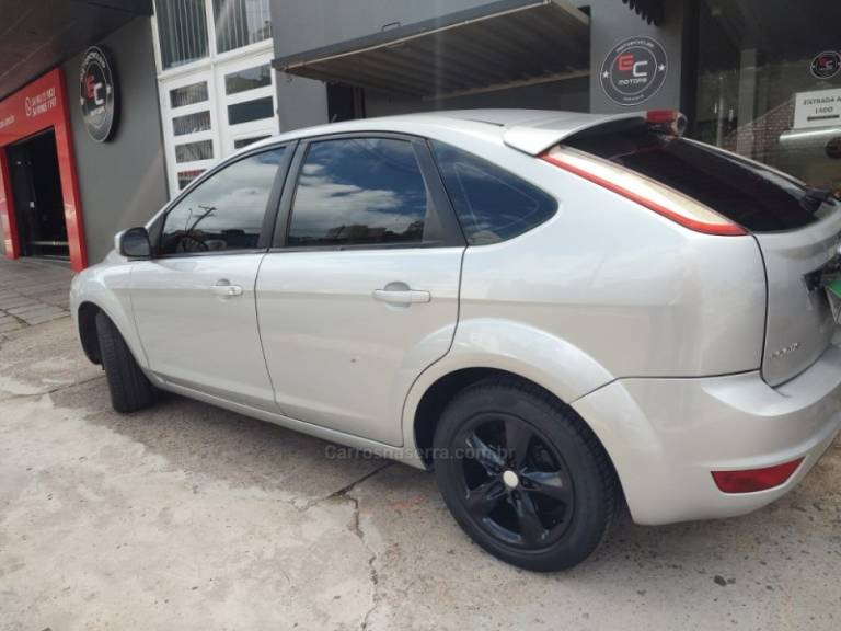 FORD - FOCUS - 2008/2009 - Prata - R$ 39.900,00