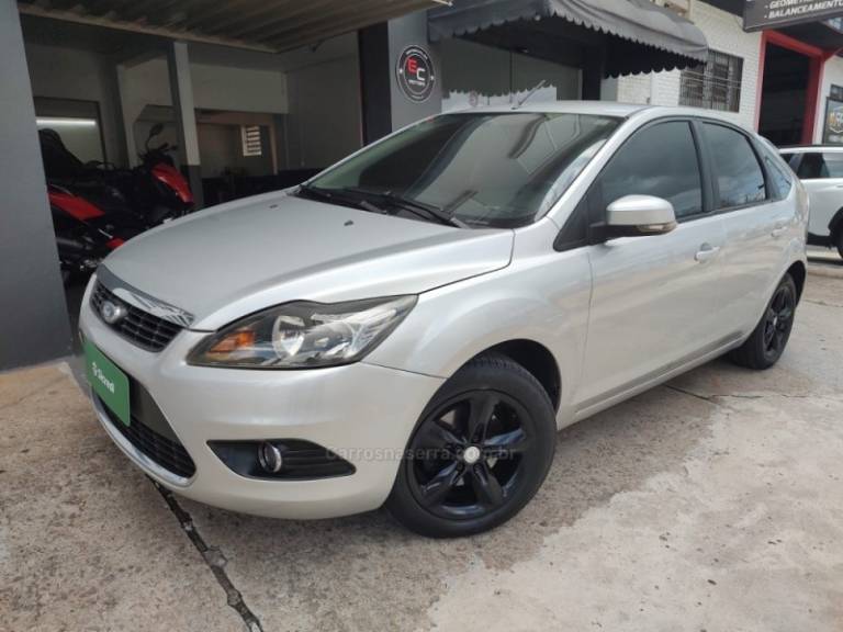 FORD - FOCUS - 2008/2009 - Prata - R$ 39.900,00