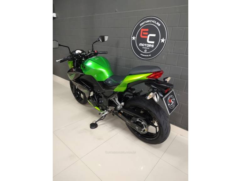 KAWASAKI - Z300 - 2015/2016 - Verde - R$ 19.000,00