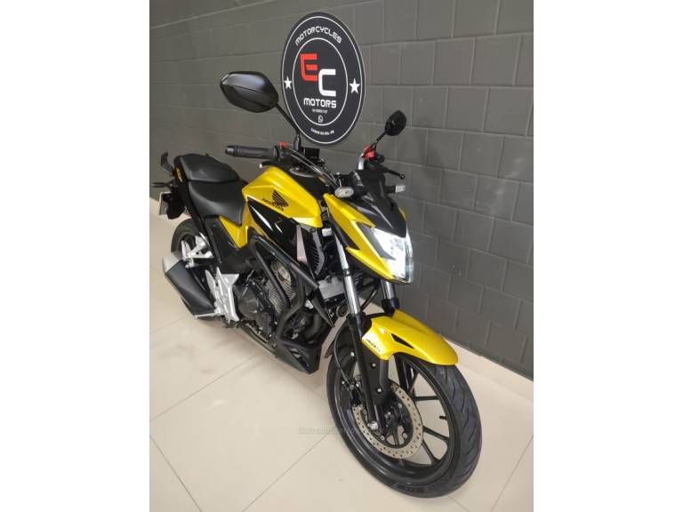 HONDA - CB 300F TWISTER - 2023/2023 - Dourada - R$ 24.300,00