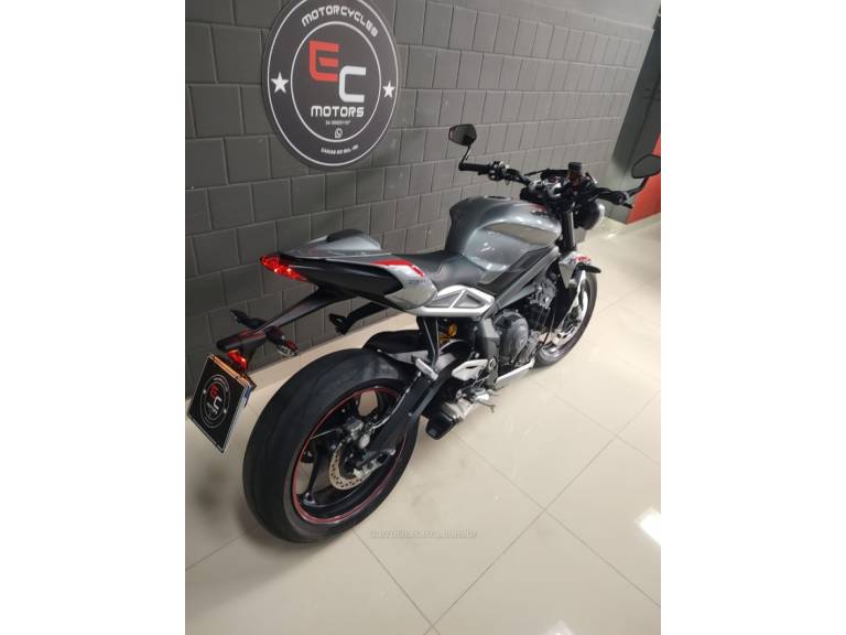 TRIUMPH - STREET TRIPLE S 765 - 2020/2020 - Prata - R$ 49.900,00