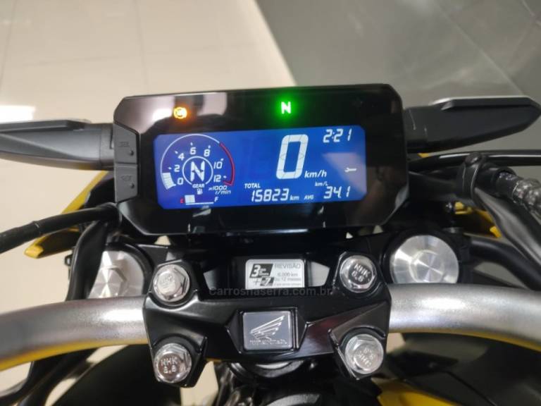 HONDA - CB 300F TWISTER - 2023/2023 - Dourada - R$ 24.300,00