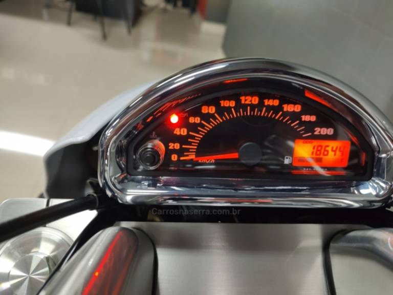 SUZUKI - BOULEVARD - 2015/2016 - Branca - R$ 46.800,00