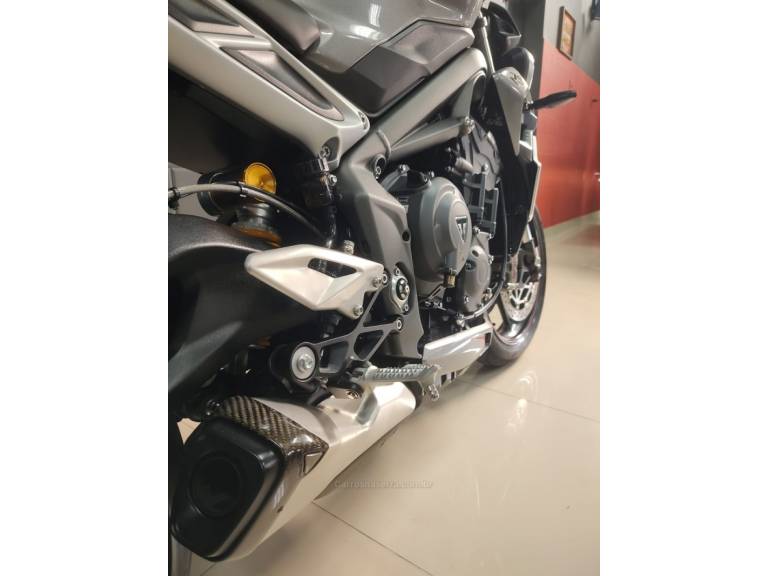 TRIUMPH - STREET TRIPLE S 765 - 2020/2020 - Prata - R$ 49.900,00