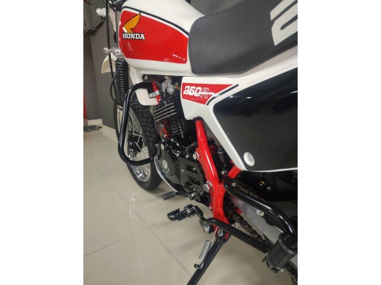 HONDA - XL 250R - 1992/1983 - Branca - R$ 34.900,00