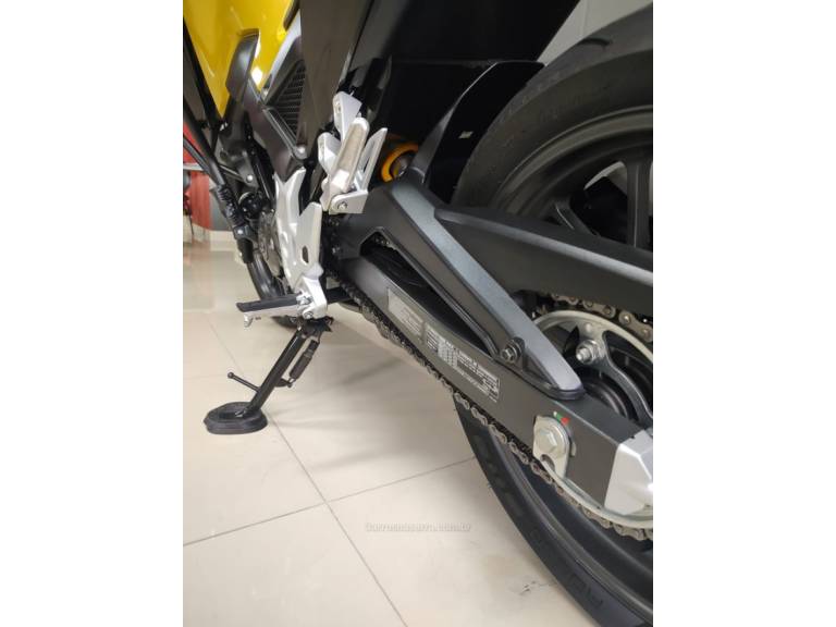 HONDA - CB 300F TWISTER - 2023/2023 - Dourada - R$ 24.300,00