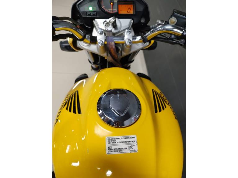 HONDA - CB 300R - 2012/2012 - Amarela - R$ 14.300,00