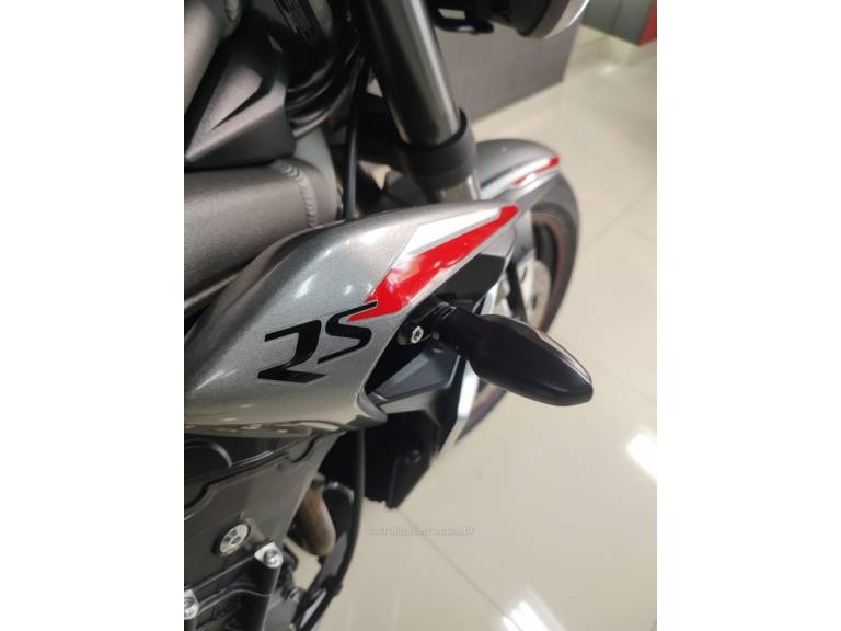 TRIUMPH - STREET TRIPLE S 765 - 2020/2020 - Prata - R$ 49.900,00