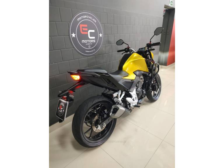 HONDA - CB 300F TWISTER - 2023/2023 - Dourada - R$ 24.300,00