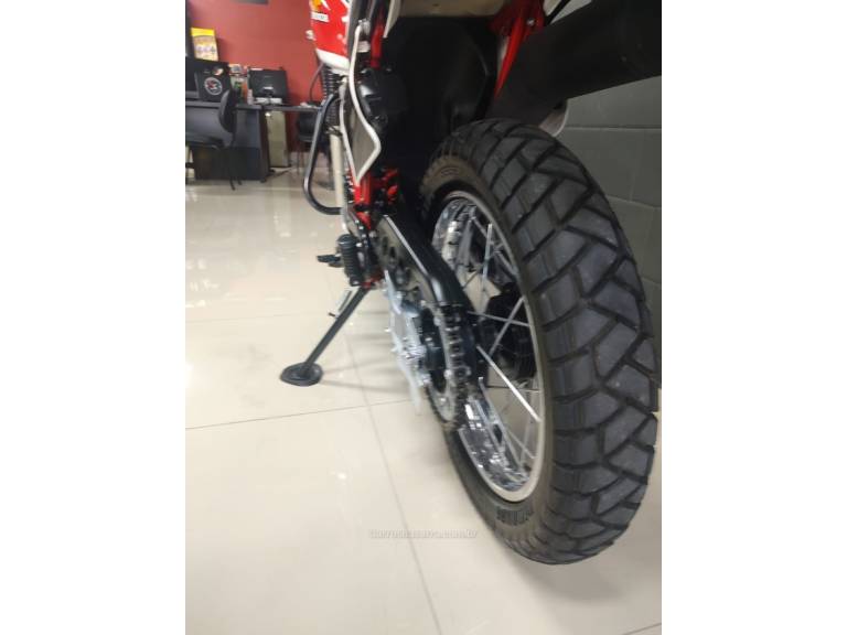 HONDA - XL 250R - 1992/1983 - Branca - R$ 34.900,00