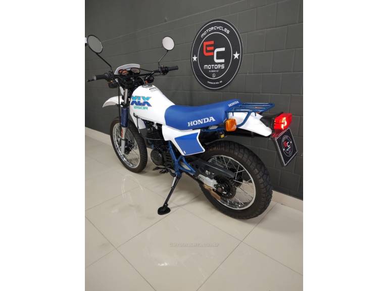 HONDA - XLX 250R - 1990/1990 - Branca - R$ 13.200,00
