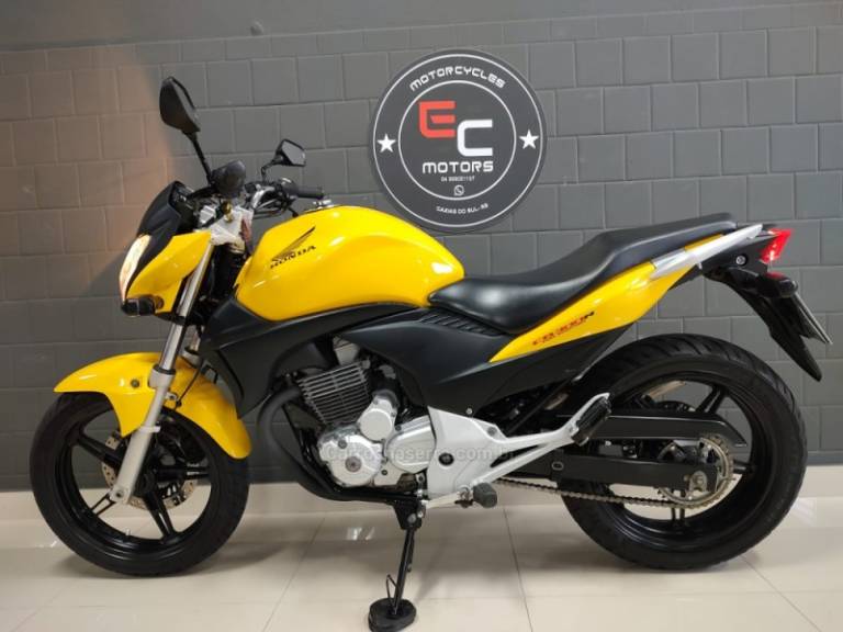 HONDA - CB 300R - 2012/2012 - Amarela - R$ 14.300,00