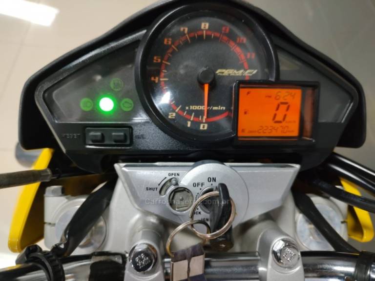 HONDA - CB 300R - 2012/2012 - Amarela - R$ 14.300,00