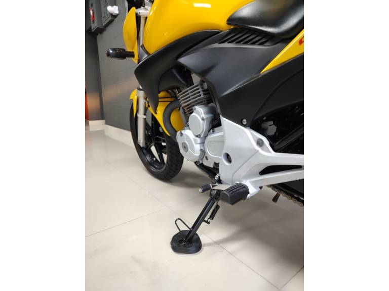 HONDA - CB 300R - 2012/2012 - Amarela - R$ 14.300,00
