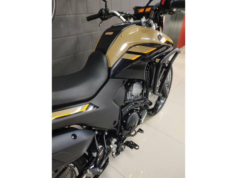 YAMAHA - XTZ - 2023/2023 - Bege - R$ 26.900,00