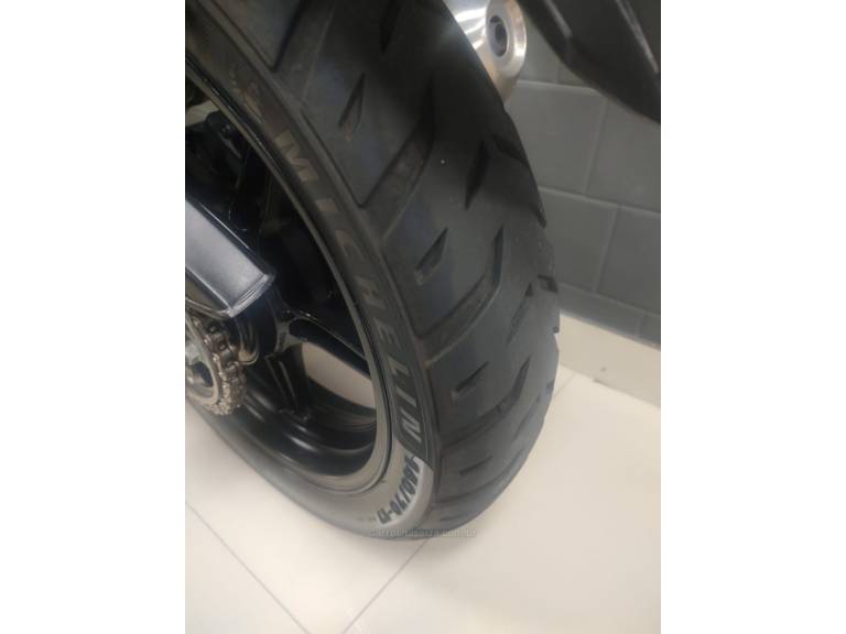 HONDA - CB 300R - 2012/2012 - Amarela - R$ 14.300,00