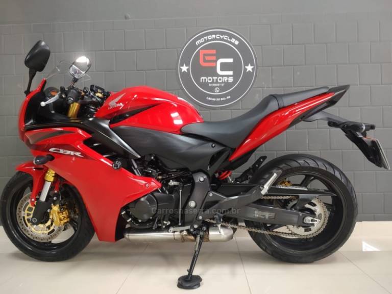 HONDA - CBR 600F - 2014/2014 - Vermelha - R$ 41.900,00
