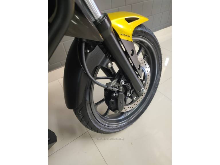HONDA - CB 300F TWISTER - 2023/2023 - Dourada - R$ 24.300,00