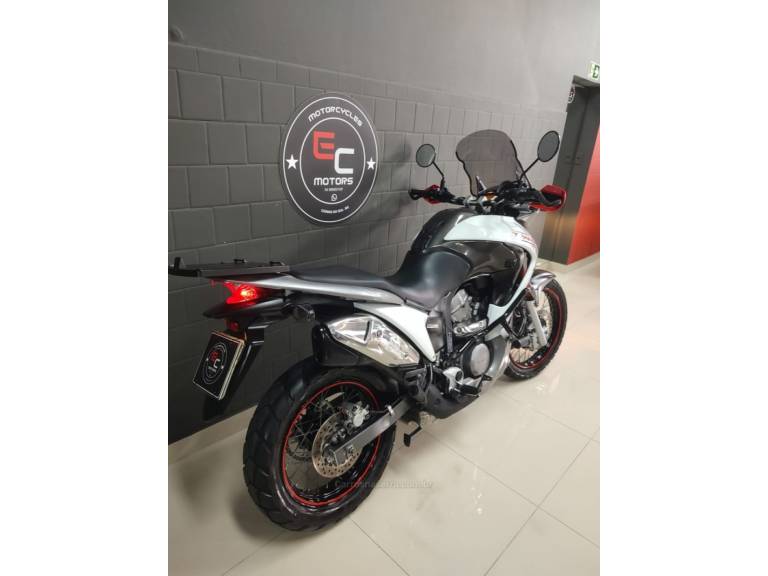 HONDA - XL 700V - 2012/2012 - Branca - R$ 32.700,00