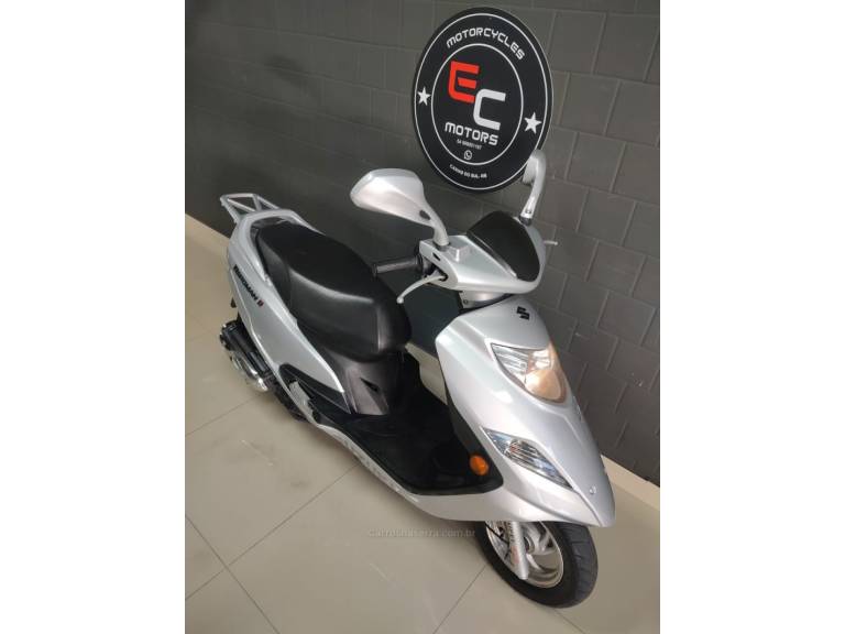 SUZUKI - BURGMAN - 2011/2012 - Prata - R$ 8.600,00