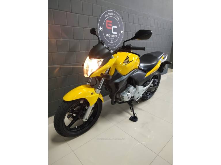 HONDA - CB 300R - 2012/2012 - Amarela - R$ 14.300,00