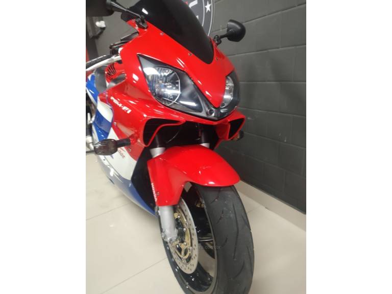 HONDA - CBR 600F - 2001/2001 - Branca - R$ 35.000,00