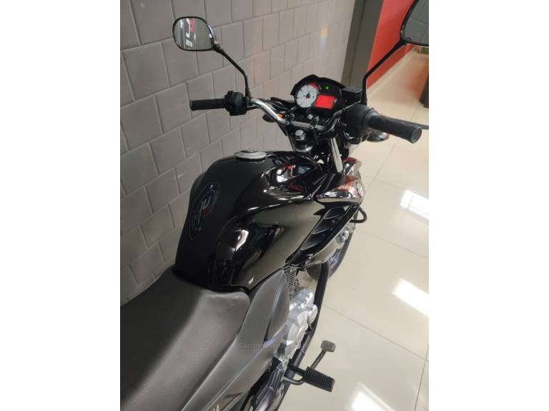 YAMAHA - FAZER - 2014/2015 - Preta - R$ 12.600,00