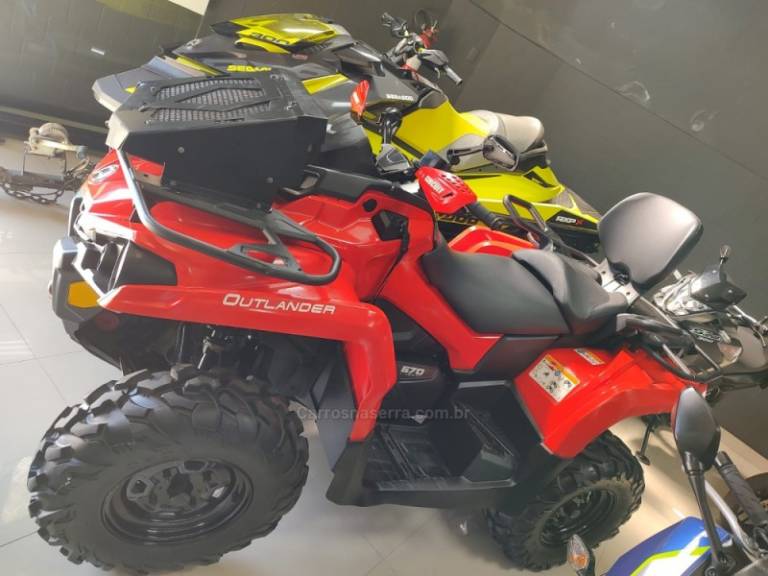 CAN-AM - OUTLANDER - 2018/2019 - Vermelha - R$ 59.900,00
