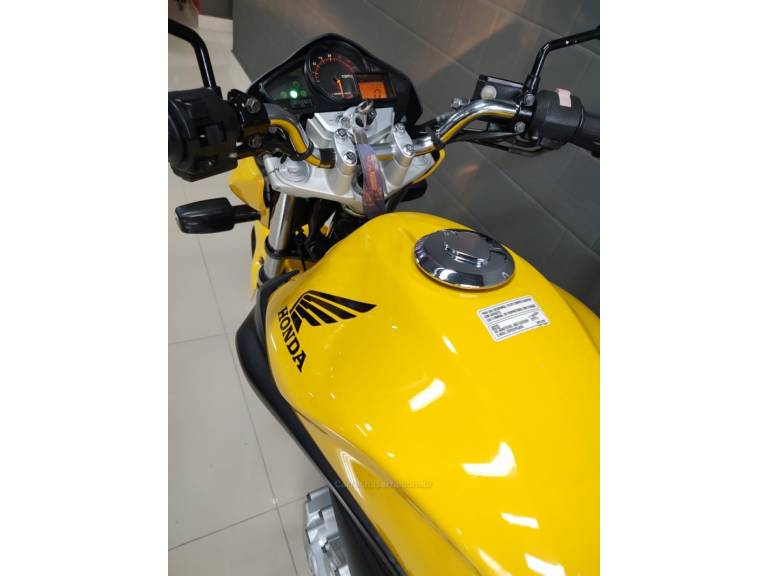 HONDA - CB 300R - 2012/2012 - Amarela - R$ 14.300,00
