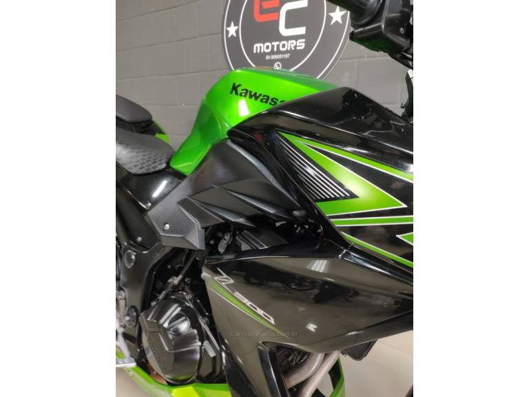 KAWASAKI - Z300 - 2015/2016 - Verde - R$ 19.000,00