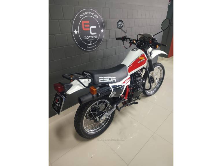 HONDA - XL 250R - 1992/1983 - Branca - R$ 34.900,00