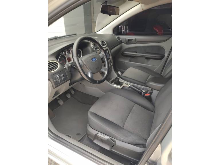 FORD - FOCUS - 2008/2009 - Prata - R$ 39.900,00