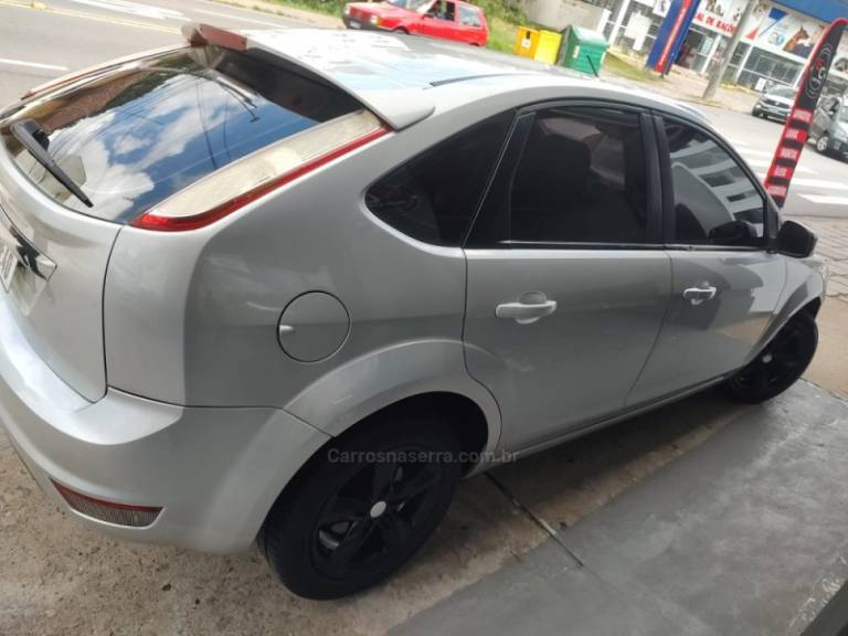 FORD - FOCUS - 2008/2009 - Prata - R$ 39.900,00