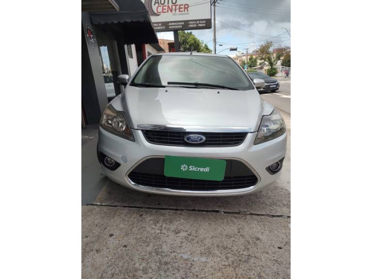 FORD - FOCUS - 2008/2009 - Prata - R$ 39.900,00