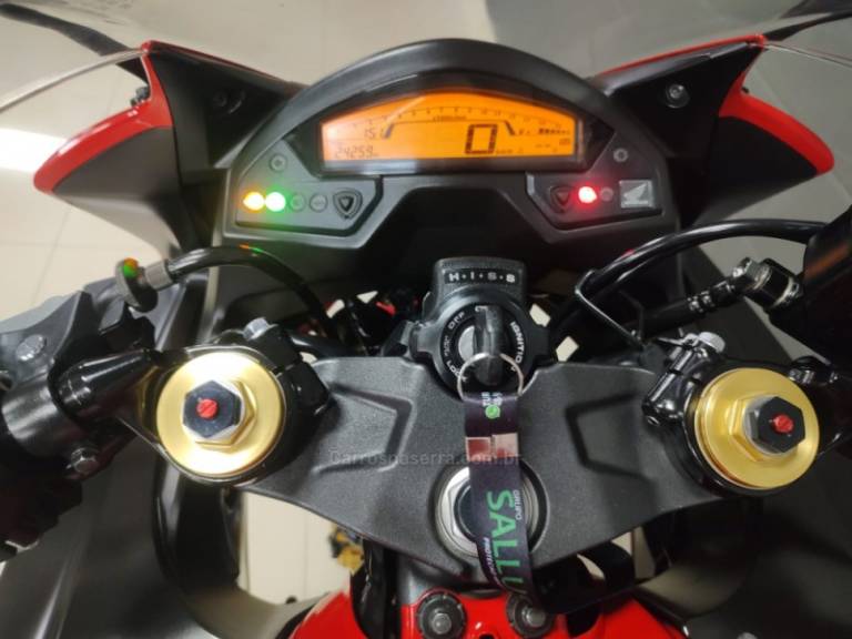 HONDA - CBR 600F - 2014/2014 - Vermelha - R$ 41.900,00