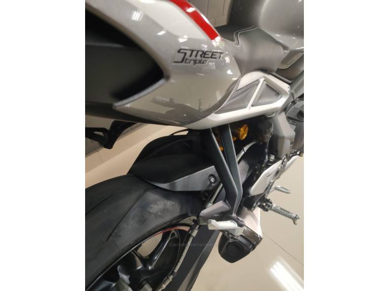 TRIUMPH - STREET TRIPLE S 765 - 2020/2020 - Prata - R$ 49.900,00